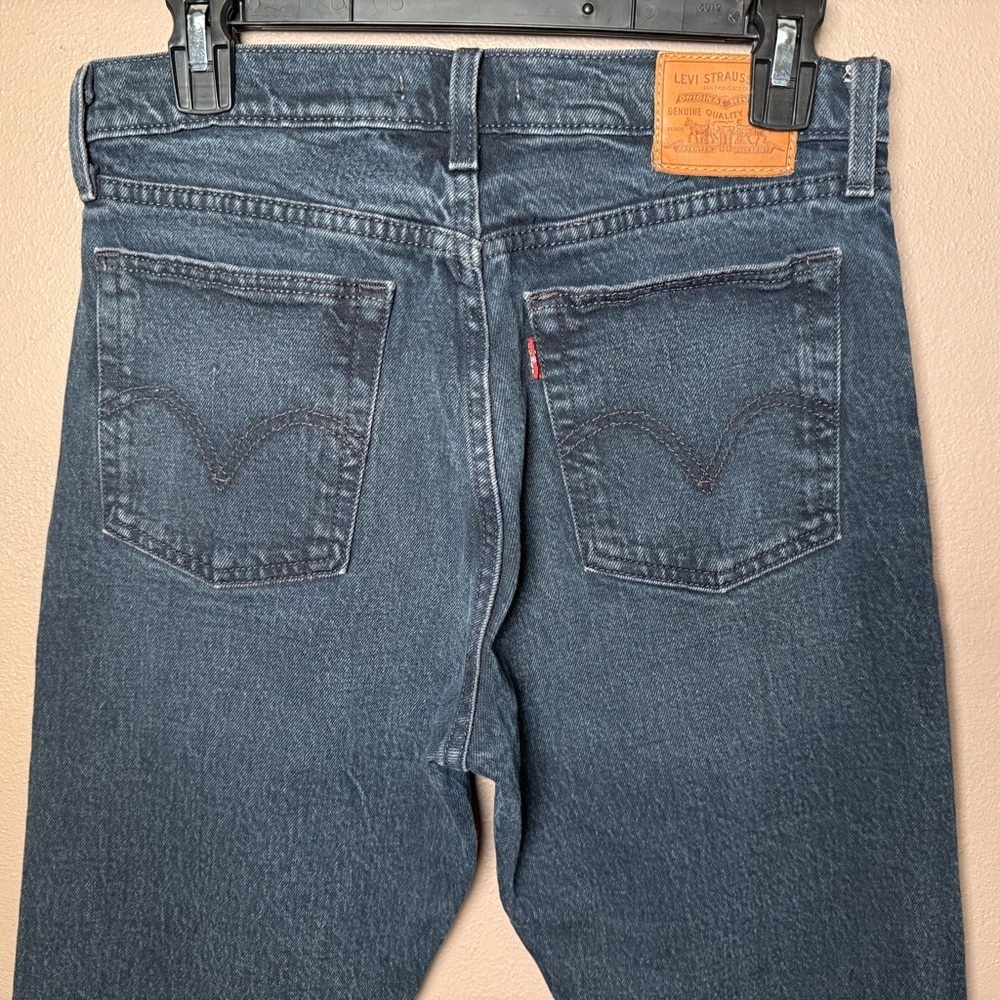 Levi's Wedgie Straight Leg Jeans in Leisure Time Tonight Size 27 Classic Denim - Picture 10 of 16
